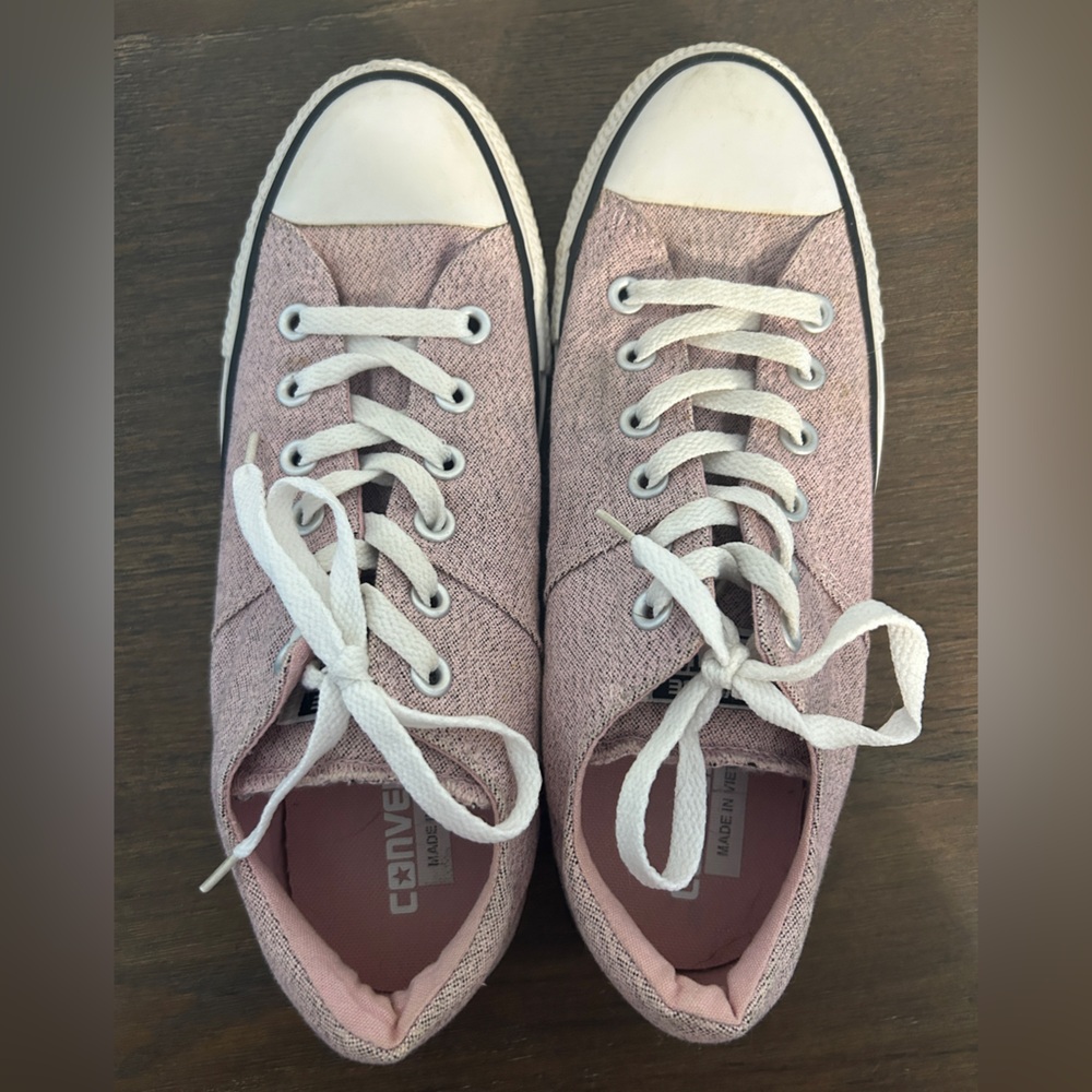 Woman’s Pink Converse